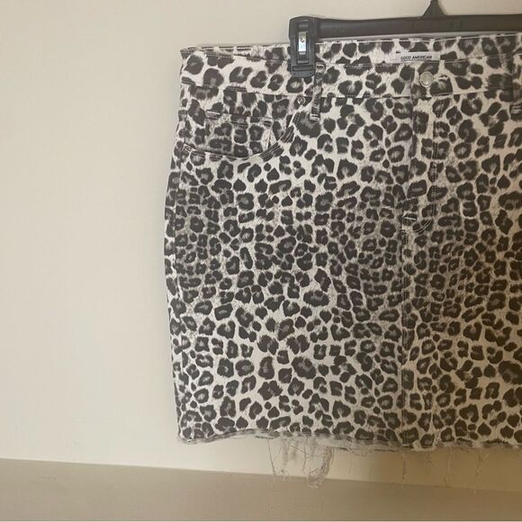 Good American Leopard Raw Hem Mini Skirt Size 18 | Curve-Hugging Statement Denim - Picture 8 of 14